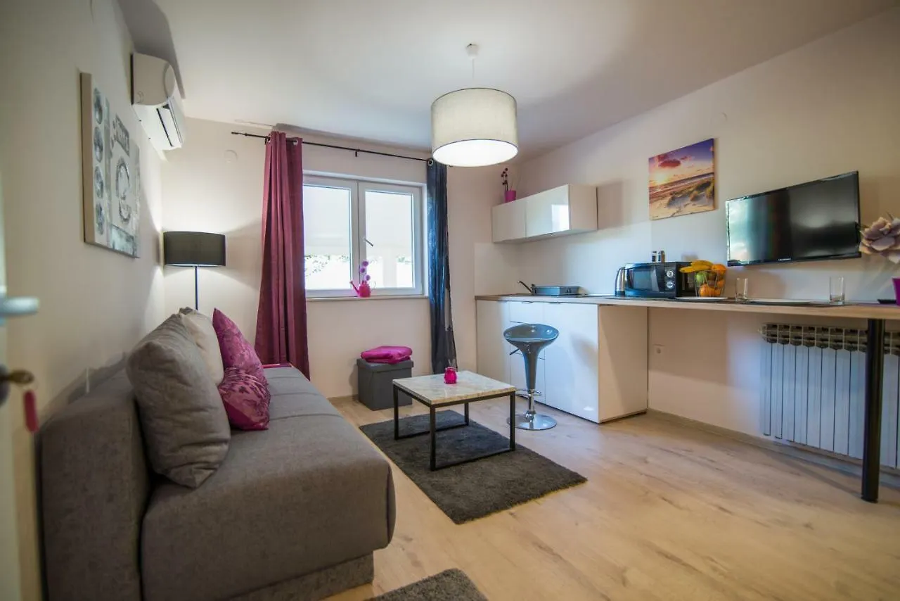 Harmony Apartment Pula Homestay